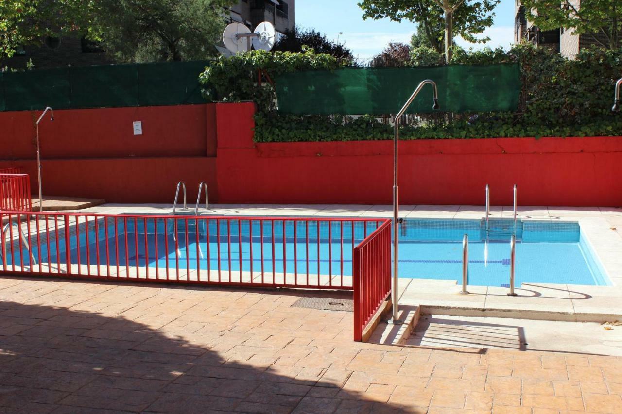 Vivienda Familiar Con Jardin Junto A Ifema Apartment Madrid Bagian luar foto