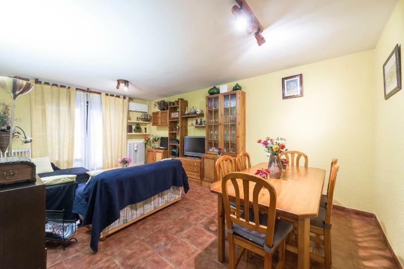 Vivienda Familiar Con Jardin Junto A Ifema Apartment Madrid Bagian luar foto