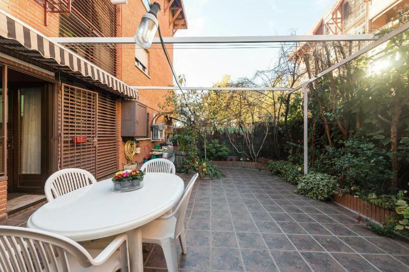 Vivienda Familiar Con Jardin Junto A Ifema Apartment Madrid Bagian luar foto