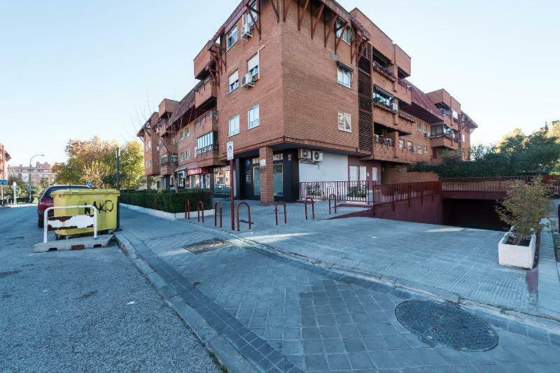 Vivienda Familiar Con Jardin Junto A Ifema Apartment Madrid Bagian luar foto