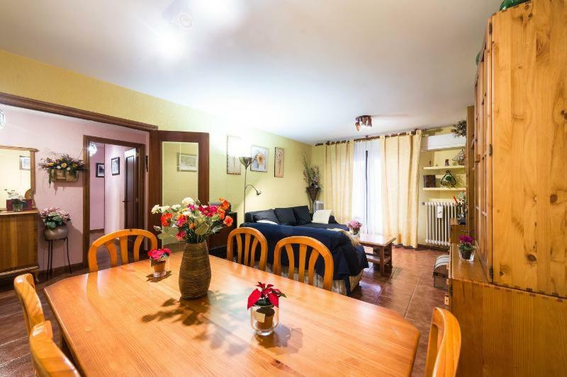 Vivienda Familiar Con Jardin Junto A Ifema Apartment Madrid Bagian luar foto
